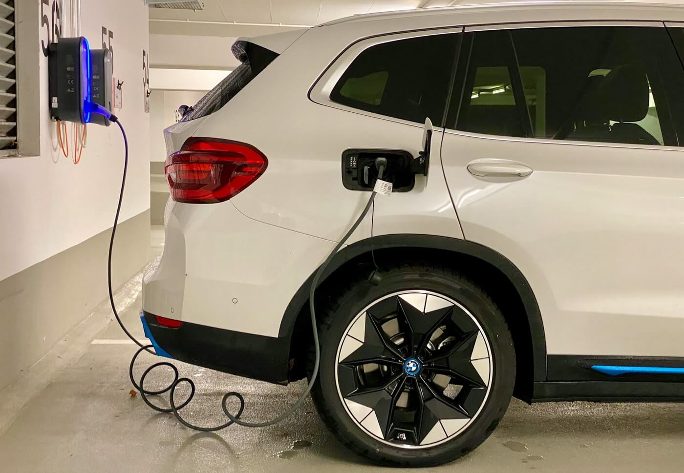 Loga-Elektro E-tankstelle